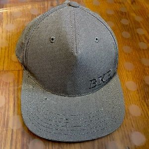 Men’s Buckle BKE Hat New Gray Pinstripe Logo NWT